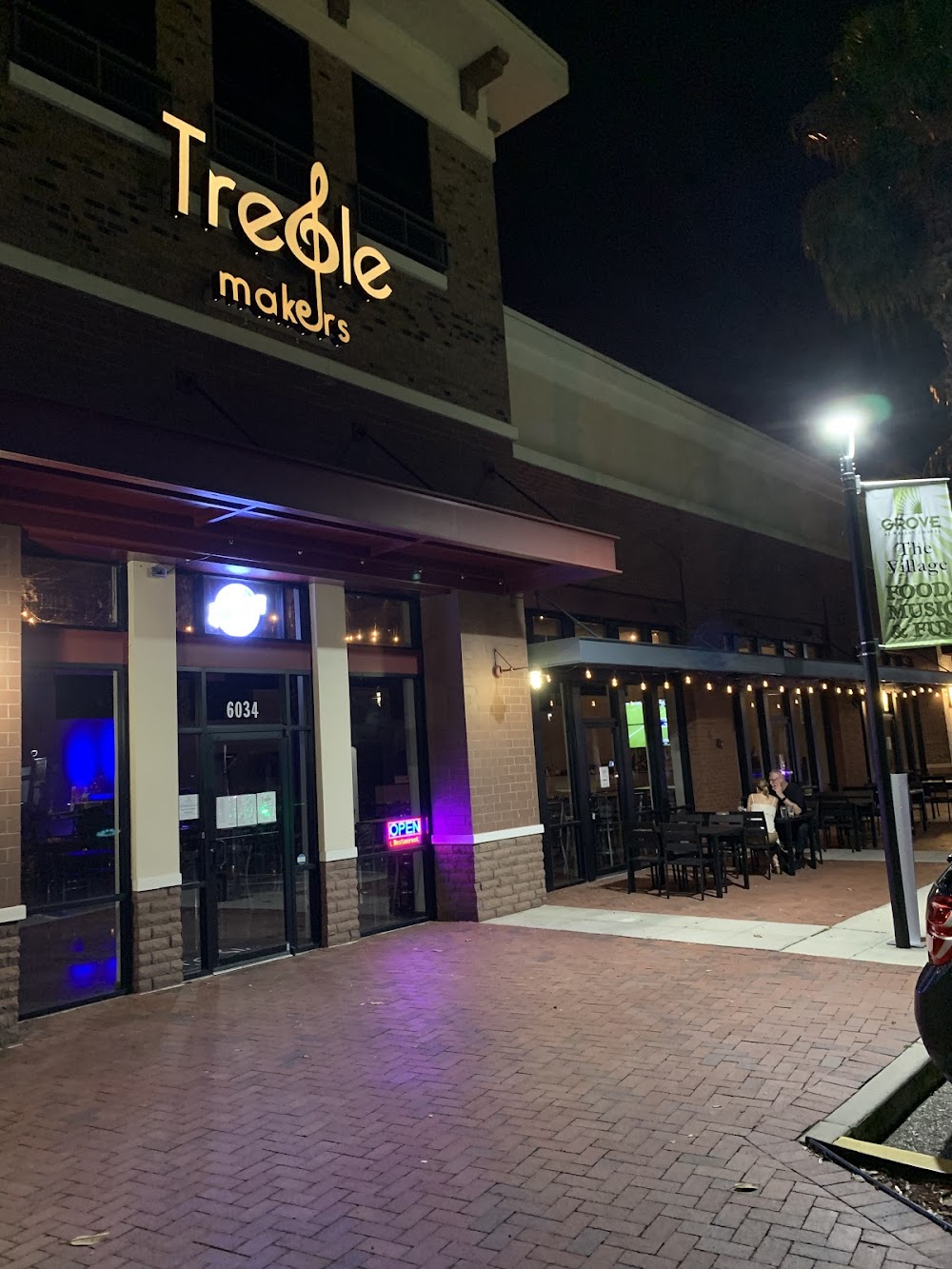Treble Makers Dueling Piano Bar & Restaurant